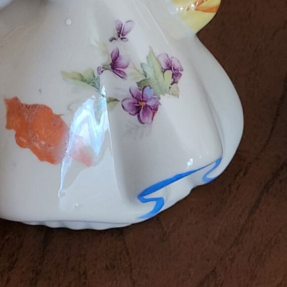 Vintage Hull Little Red Riding Hood 5 1/4" Large Salt & Pepper Ceramic Shakers - Picture 7 of 10